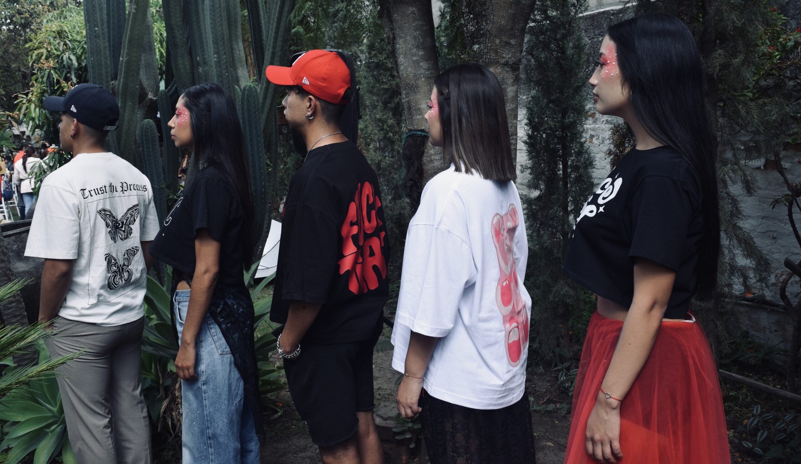 Hoodies camisetas totebag tanktop catálogo